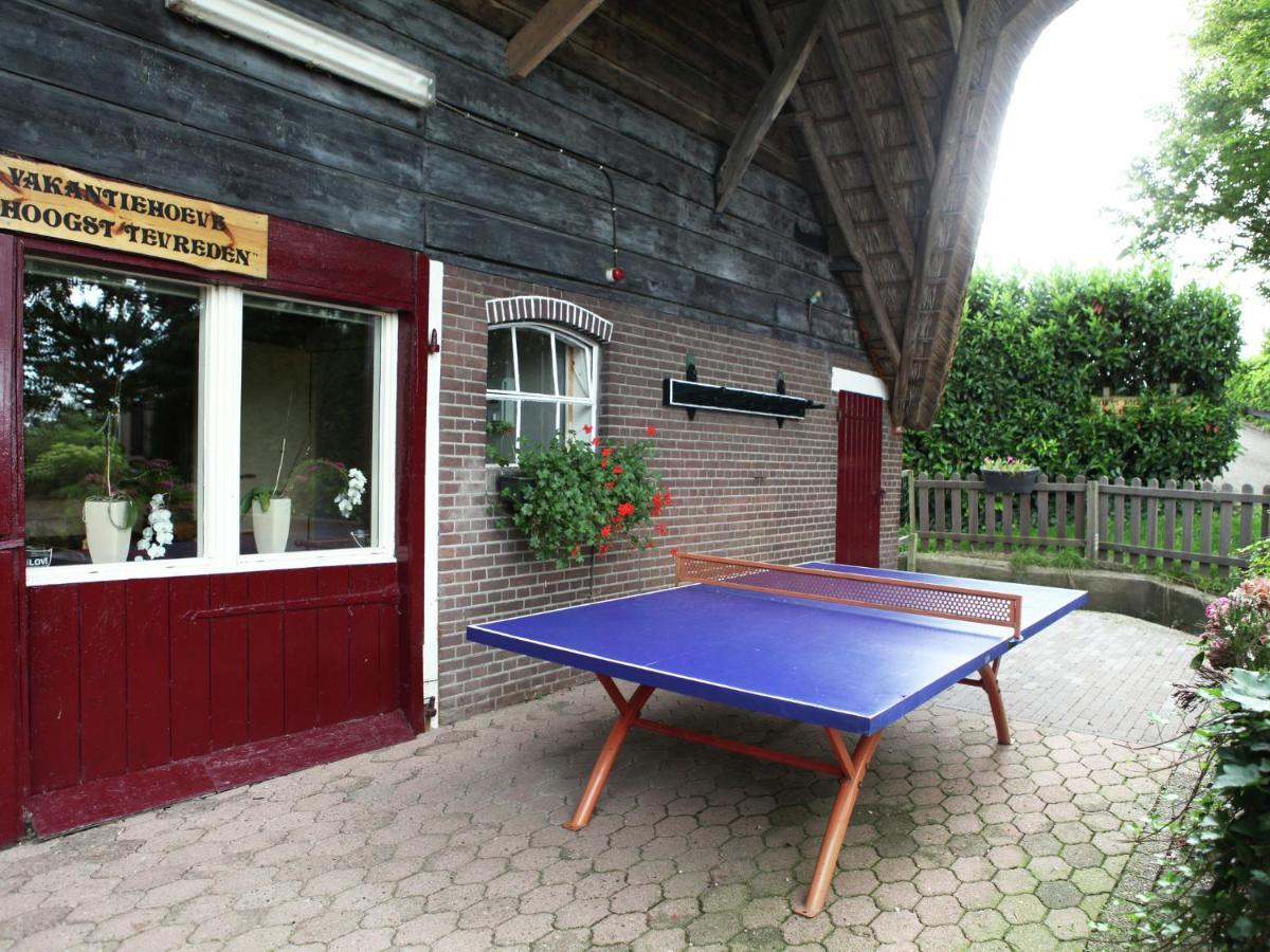 Quaint Farmhouse Near River In Oosterwijk Леердам Екстериор снимка