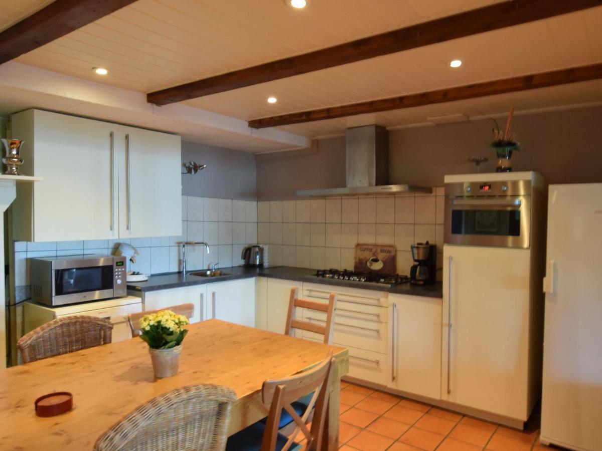 Quaint Farmhouse Near River In Oosterwijk Леердам Екстериор снимка